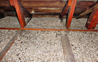 Zonolite vermiculite insulation